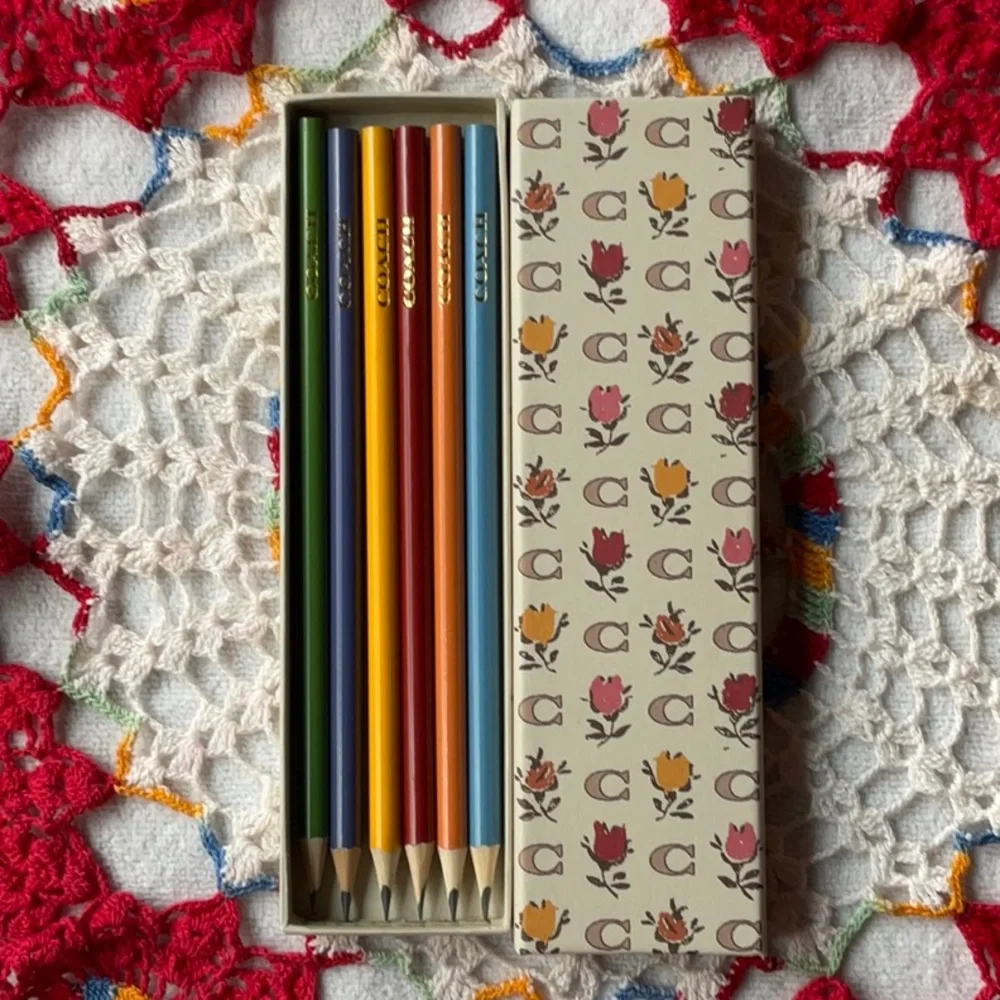 ✏️ COACH PENCIL SET WITH BADLANDS FLORAL PRINT ✏️NWT✏️